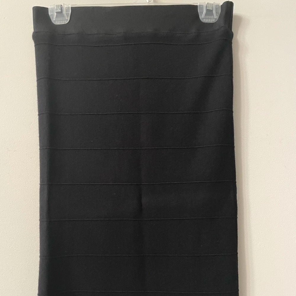 NWOT slim fit midi length skirt.